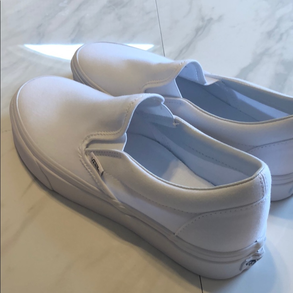 NEW WHITE VANS CLASSIC SLIP-ON TENNIS SHOE SZ 10